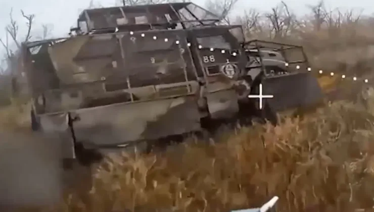 Rus İHA’larının saldırısı kamerada: ABD yapımı zırhlı aracı imha ettiler